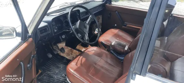 Lada (ВАЗ) 2105 1983 · 1.3 MT