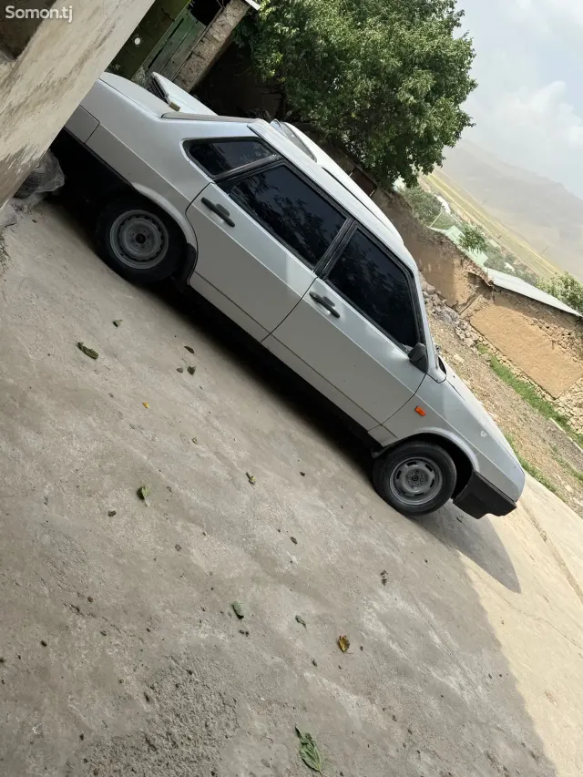 Lada (ВАЗ) 21099 2003 · 1.6 MT