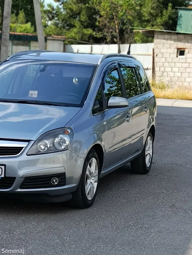 Opel Zafira 2006 · 1.9 MT