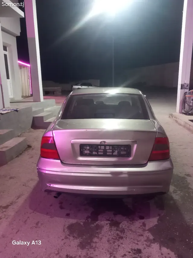 Opel Vectra B 1995 · 1.6 MT