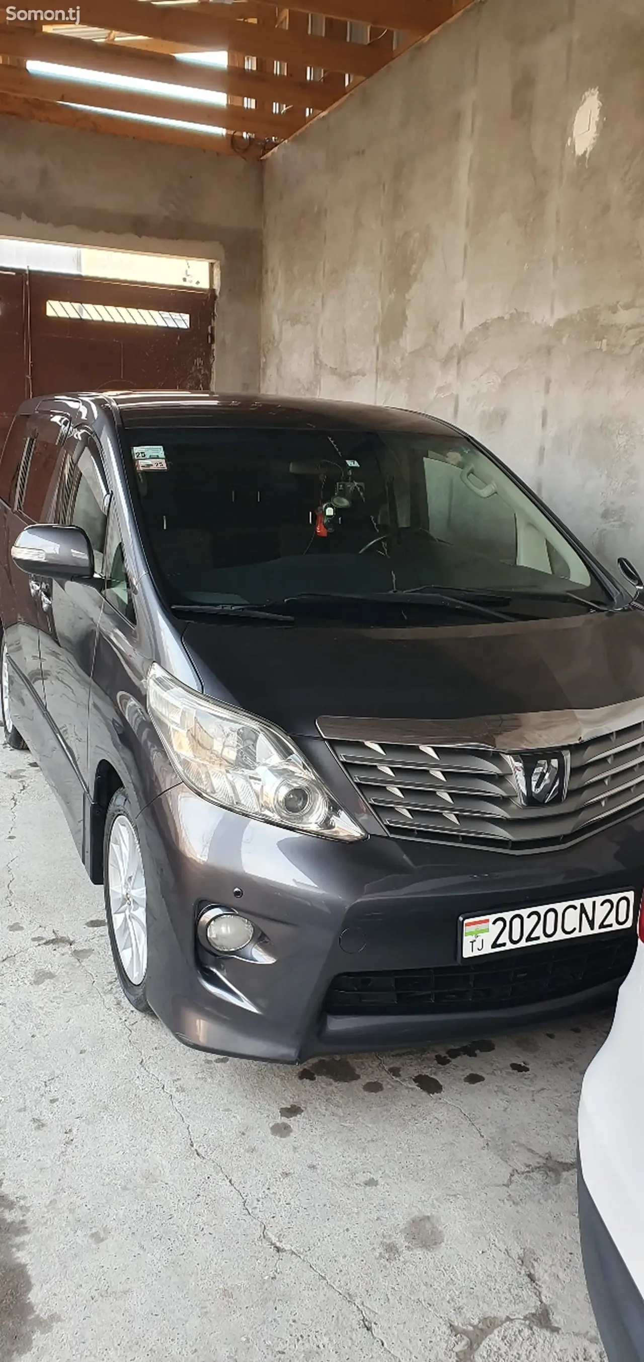 Toyota Alphard 2014 · 2.4 CVT