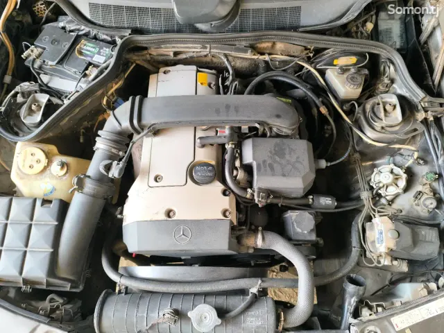 Mercedes-Benz W201 1989 · 1.8 MT