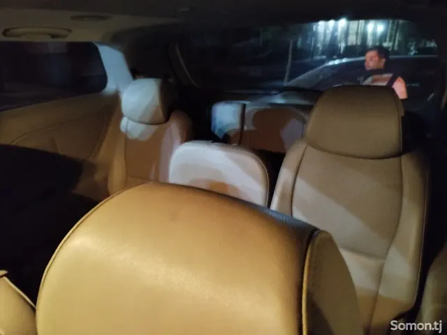 Kia Carnival 2015 · 2.0 AT