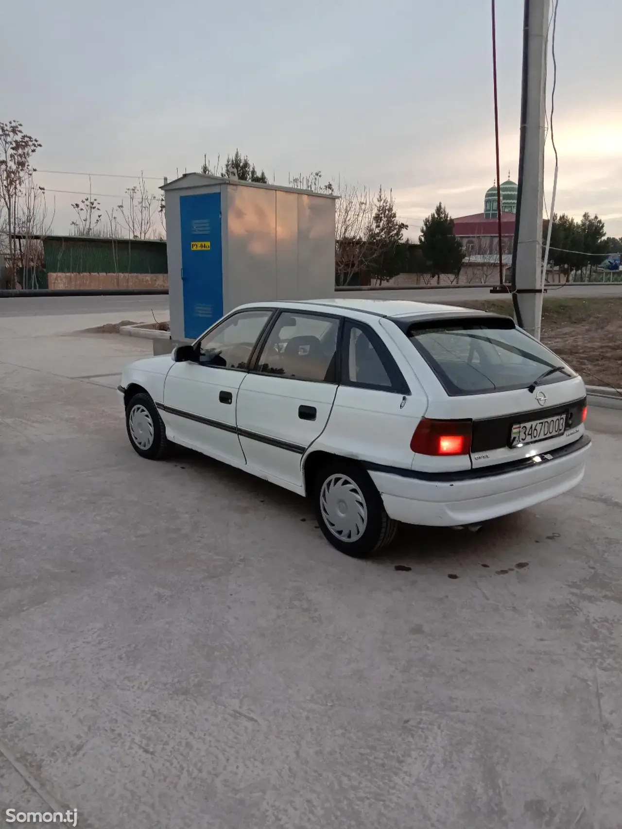 Opel Astra F 1992 · 1.6 MT
