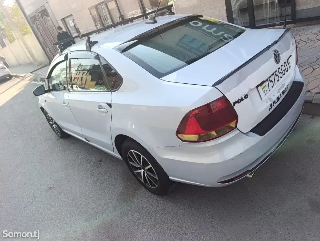 Volkswagen Polo 2018 · 1.6 MT