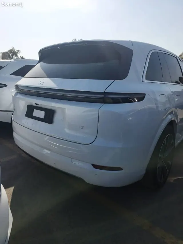 Li Auto (Lixiang) L7 2025 · AMT