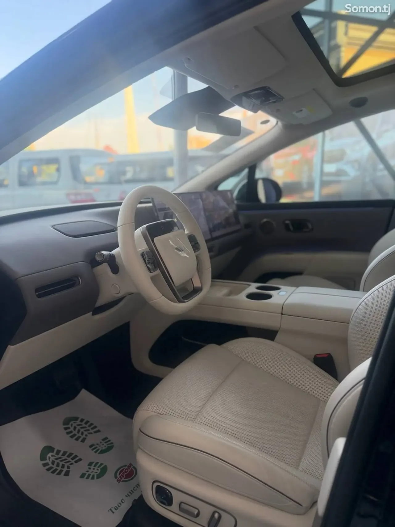 Li Auto (Lixiang) i8 2025 · AT