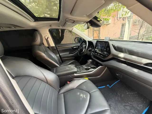 Toyota Highlander 2023 · 3.5 AT