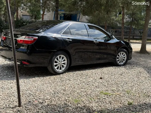 Toyota Camry 2015 · 2.0 AT