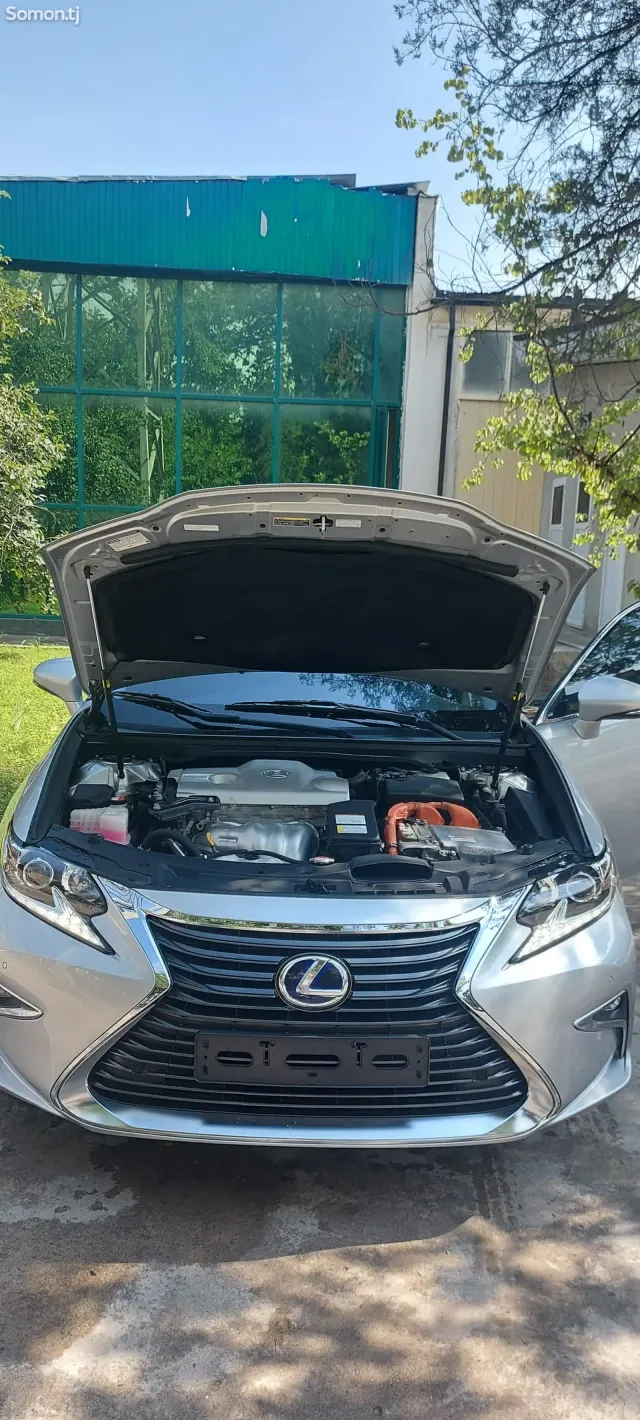 Lexus ES series 2016 · 2.5 AT