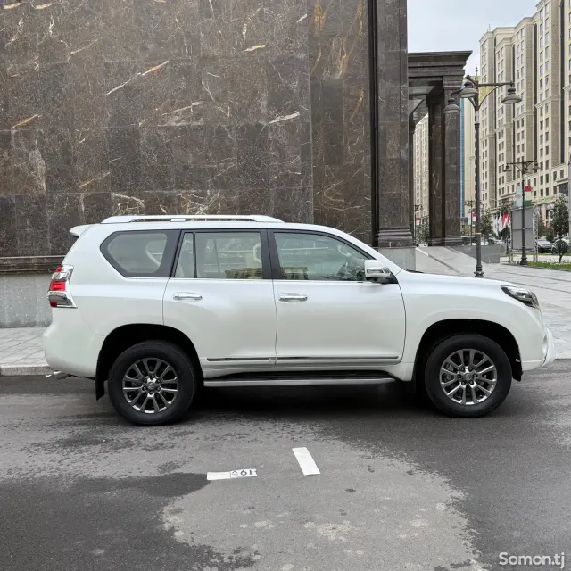 Toyota Land Cruiser Prado 2015 · 4.0 AT