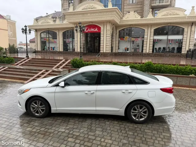 Hyundai Sonata 2017 · 2.4 AT
