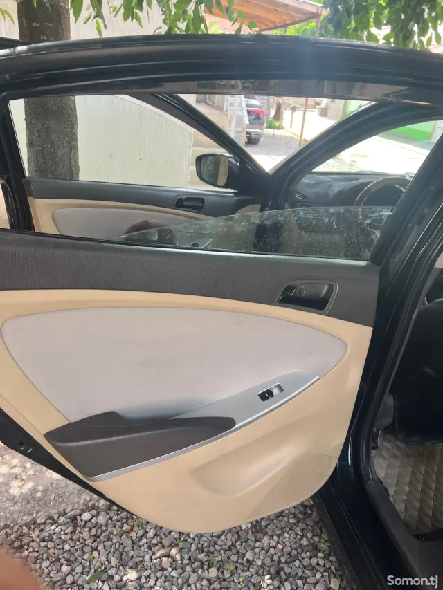 Hyundai Solaris 2016 · 1.6 AT