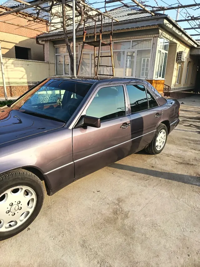 Mercedes-Benz W124 1993 · 2.0 MT