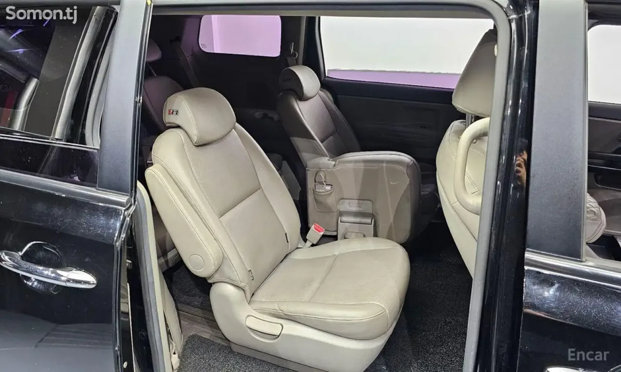 Kia Carnival 2016 · 2.2 AT