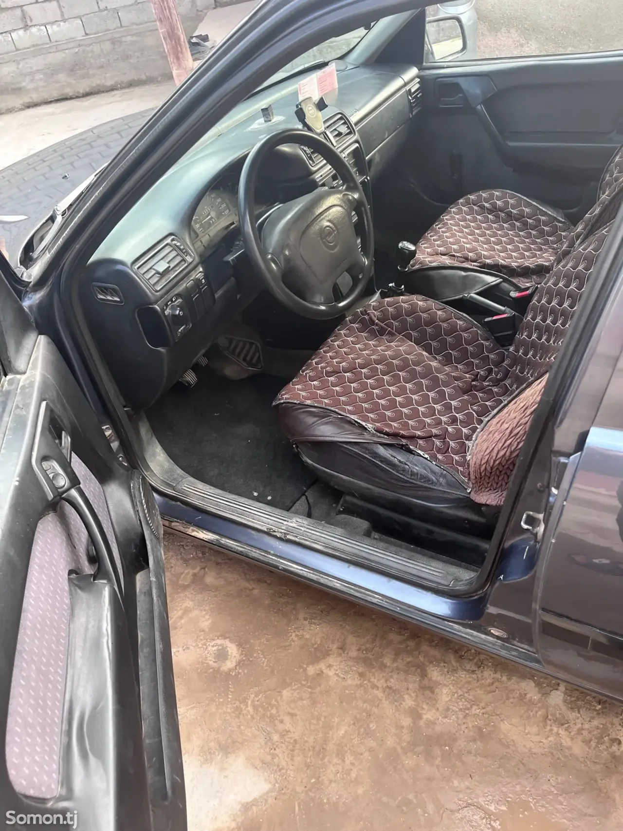 Opel Vectra A 1995 · 1.6 MT