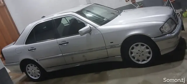 Mercedes-Benz C class 2000 · 2.0 MT