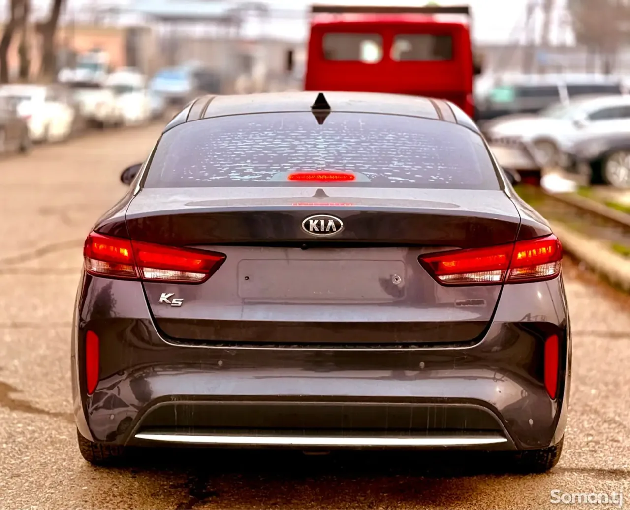 Kia K5 2018 · 2.0 AT
