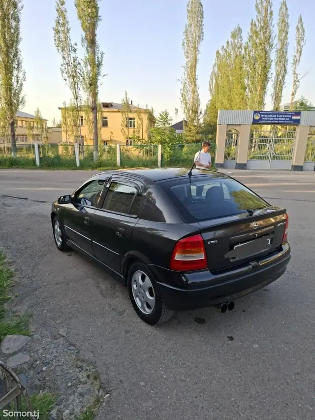 Opel Astra G 1999 · 1.6 MT