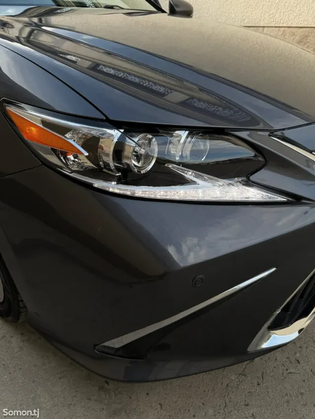 Lexus ES series 2014 · 3.0 AT