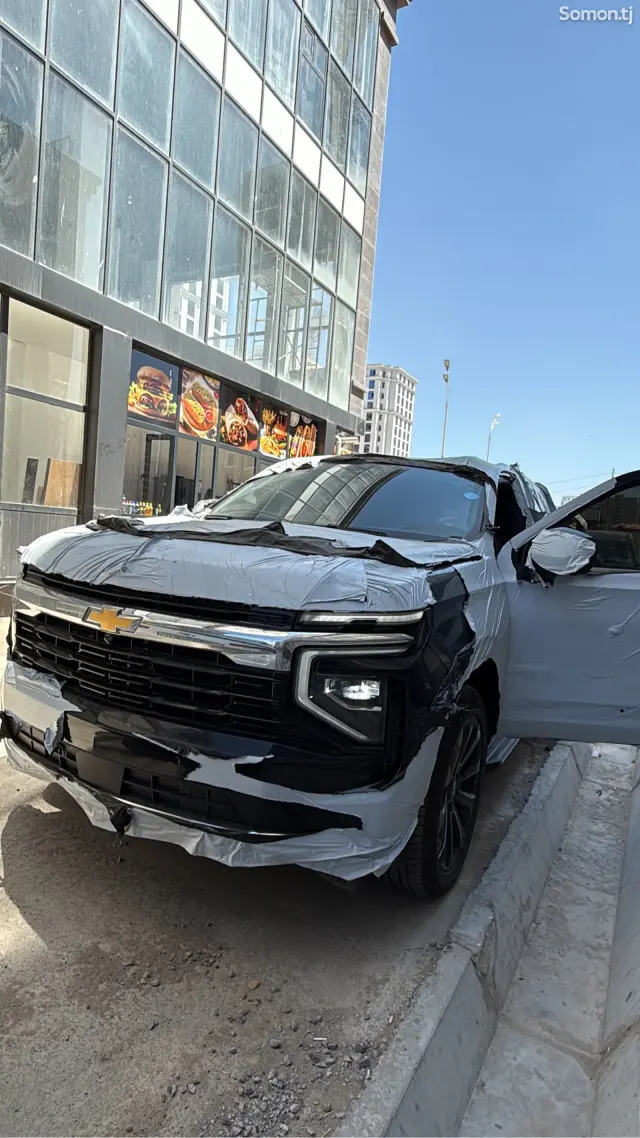 Chevrolet Tahoe 2025 · 5.2 AT