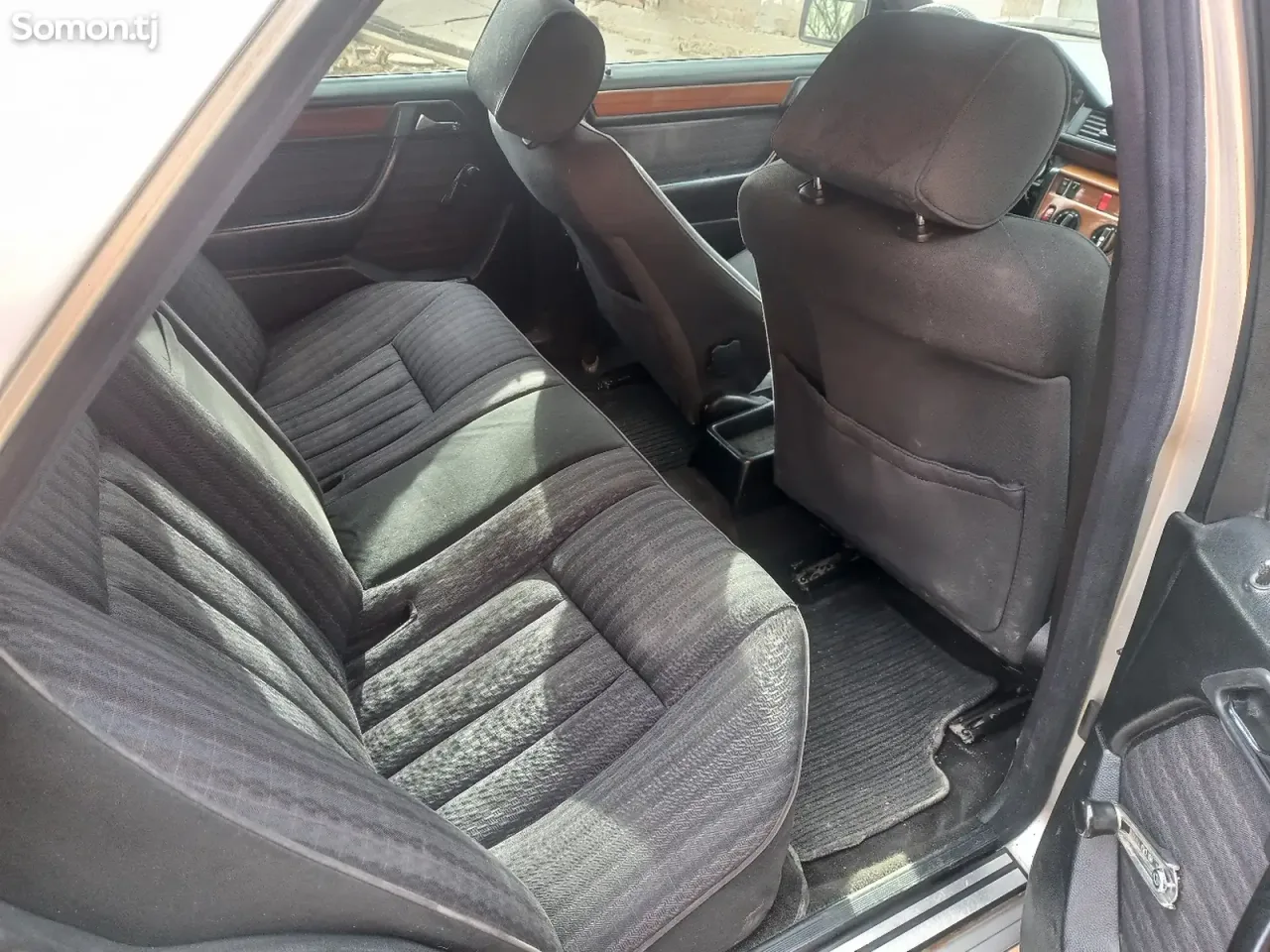 Mercedes-Benz W124 1991 · 2.0 MT