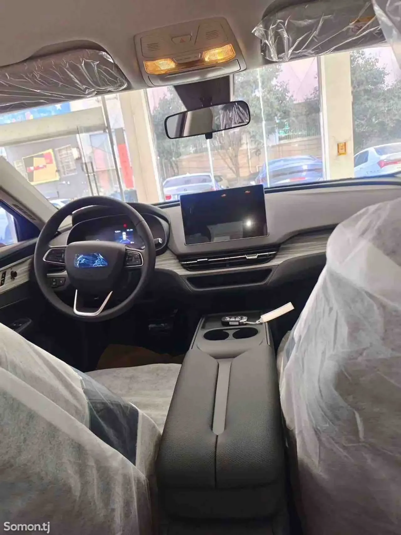 Hongqi E-QM5 2026 · AMT
