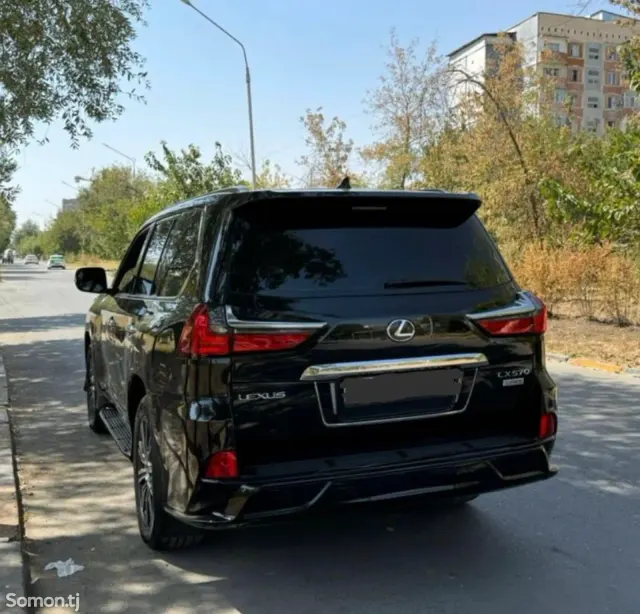 Lexus LX series 2018 · 5.7 AT