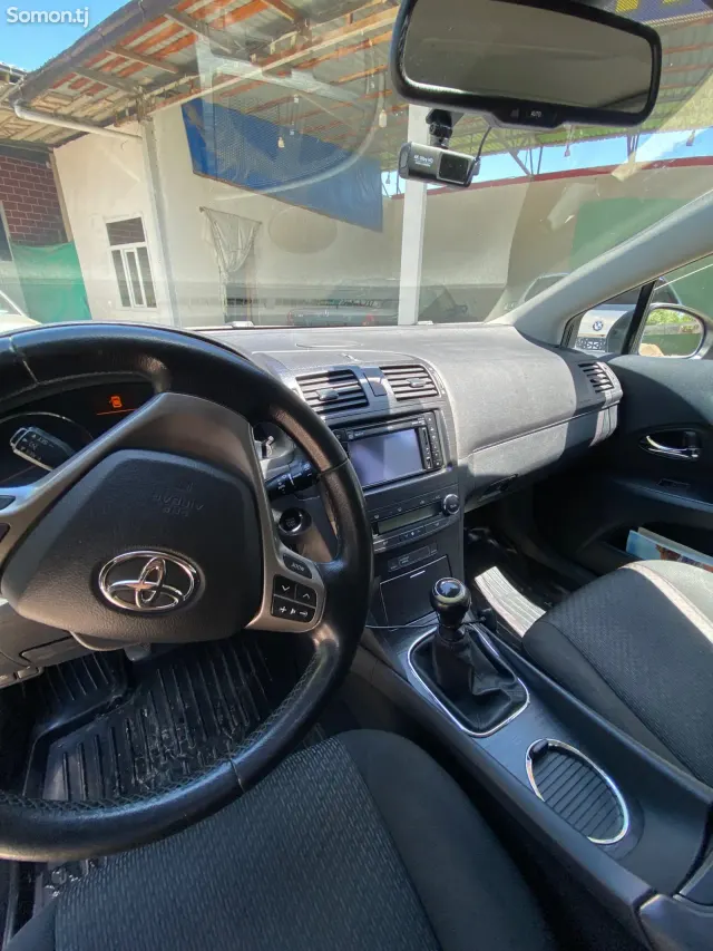 Toyota Avensis 2009 · 2.0 MT