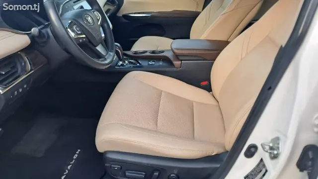 Toyota Avalon 2015 · 2.5 AT