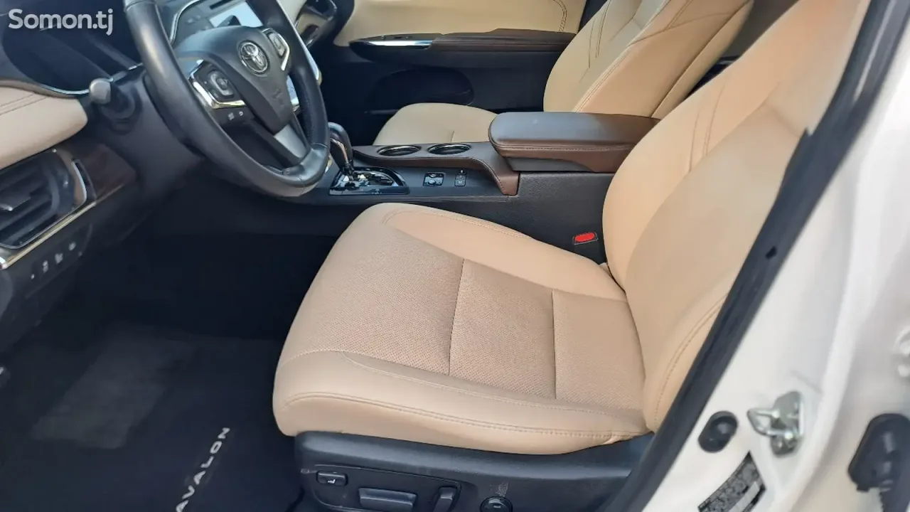 Toyota Avalon 2015 · 2.5 AT