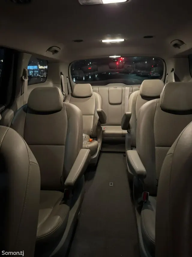 Kia Carnival 2019 · 2.2 AT
