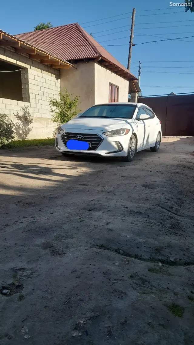 Hyundai Elantra 2017 · 2.0 AT
