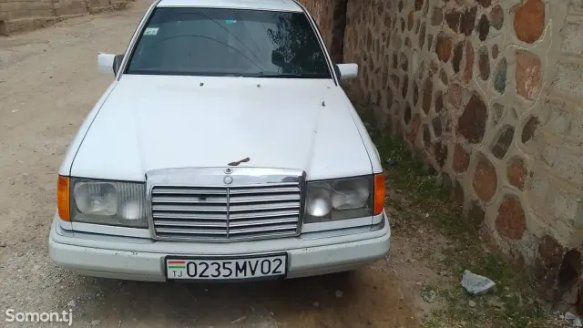 Mercedes-Benz W124 1992 · 2.0 MT