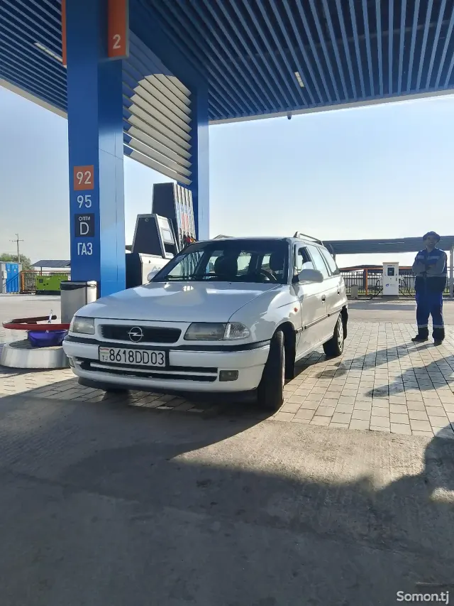 Opel Astra F 1996 · 1.6 MT