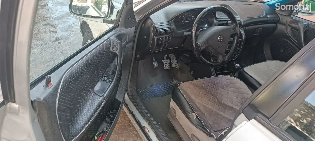 Opel Astra F 1992 · 1.6 MT