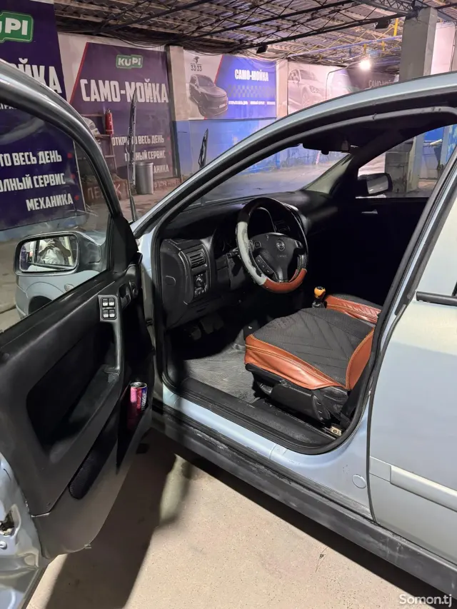 Opel Astra G 1999 · 1.6 MT