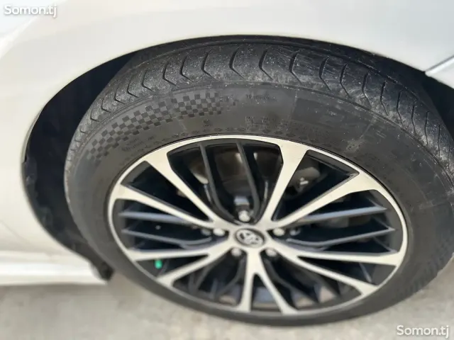 Toyota Camry 2019 · 2.5 AT