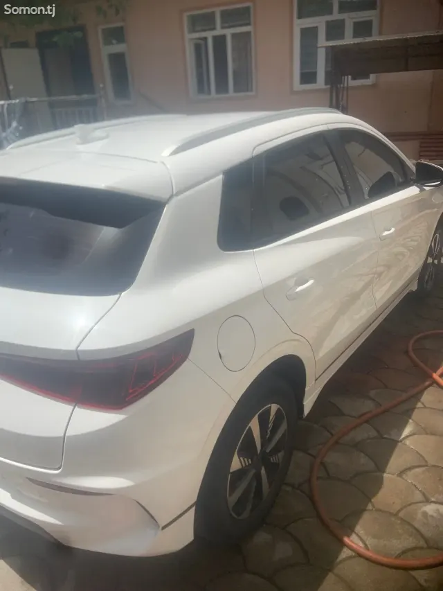 BYD E2 2023 · 1.6 AT