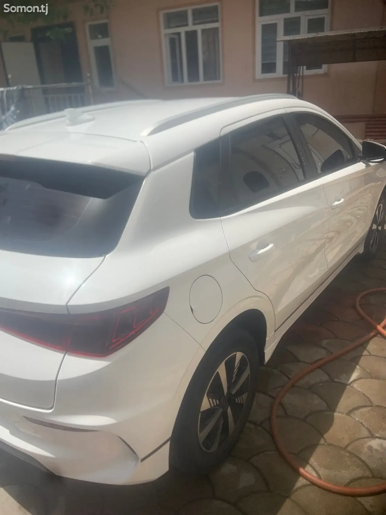BYD E2 2023 · 1.6 AT