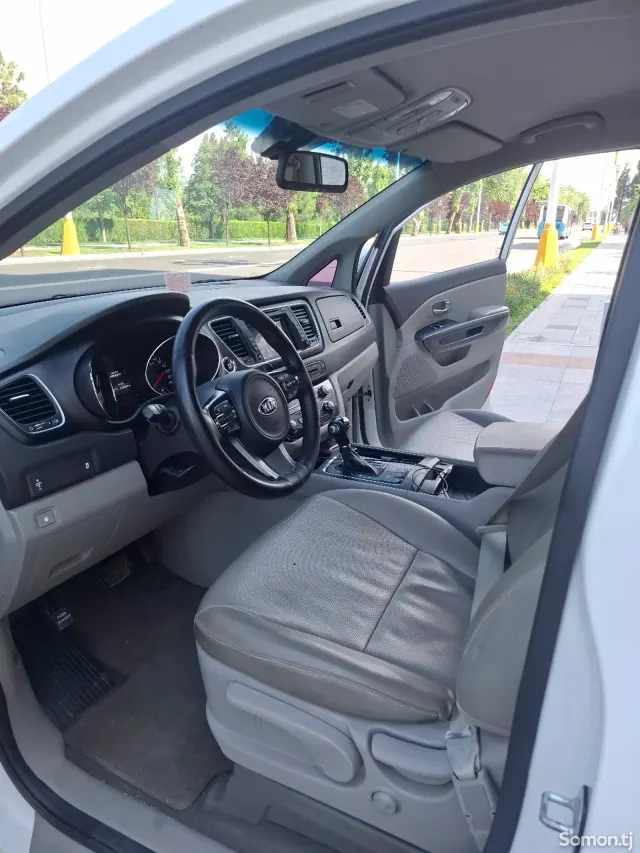 Kia Carnival 2016 · 2.2 AT