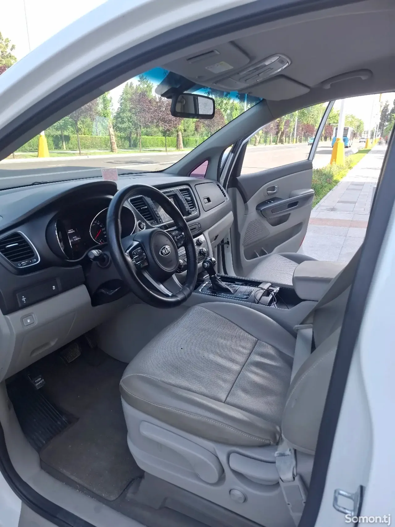 Kia Carnival 2016 · 2.2 AT