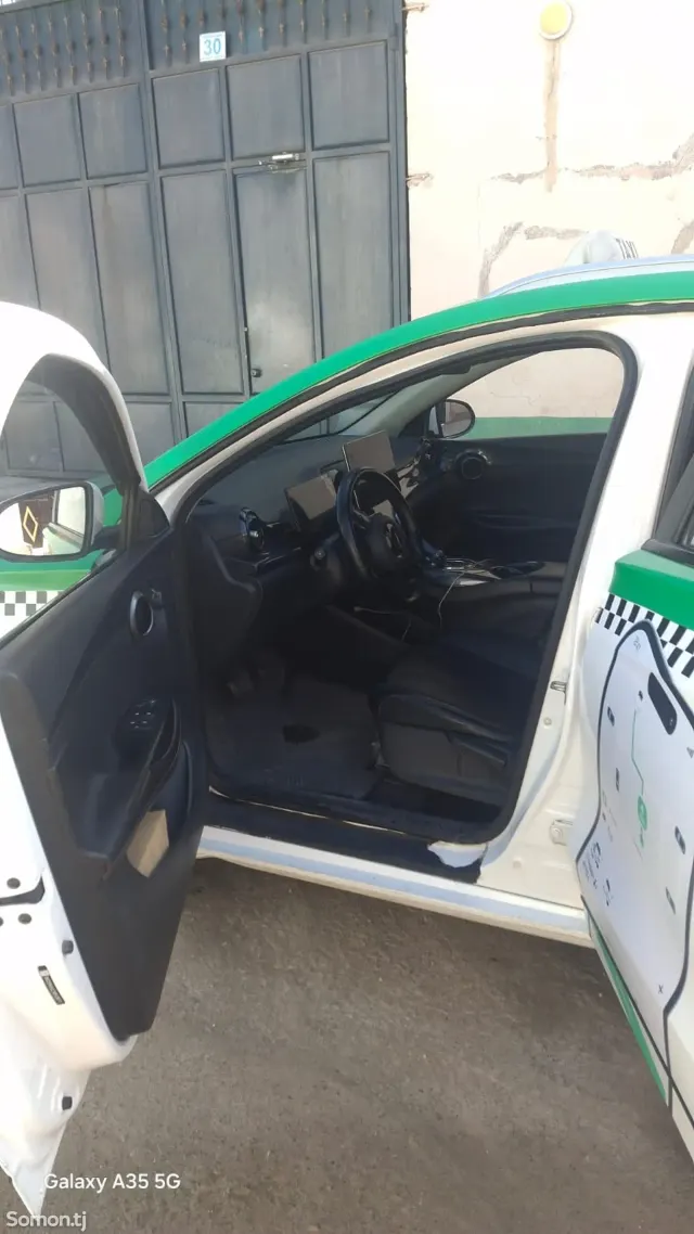 BYD E2 2023 · 1.6 AT