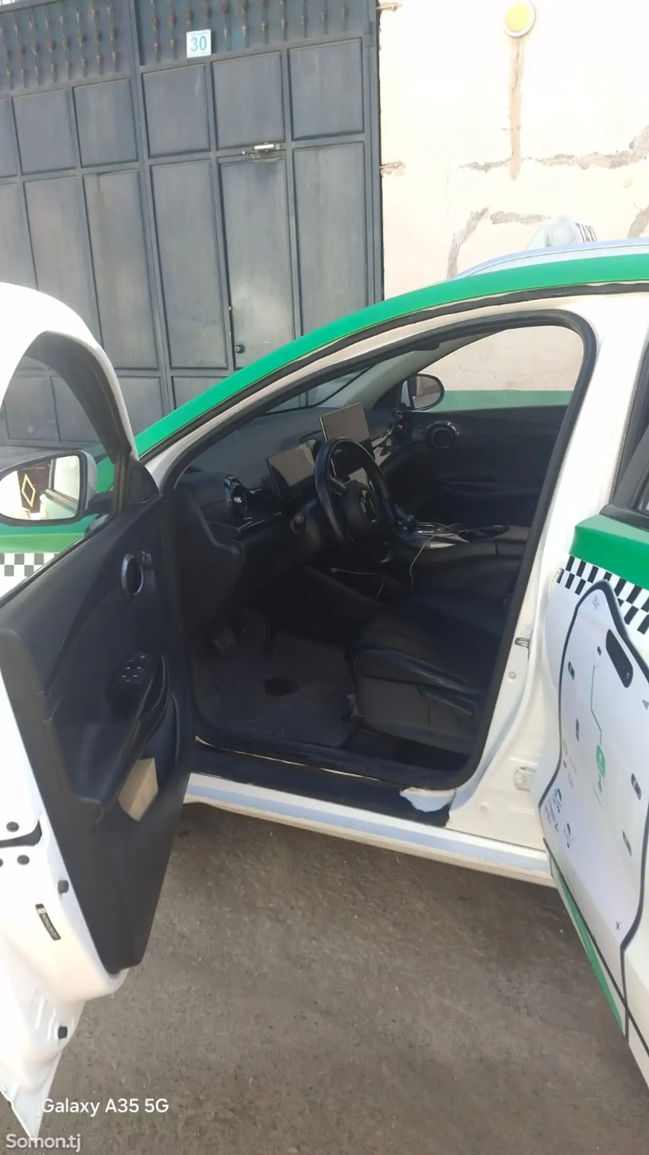 BYD E2 2023 · 1.6 AT