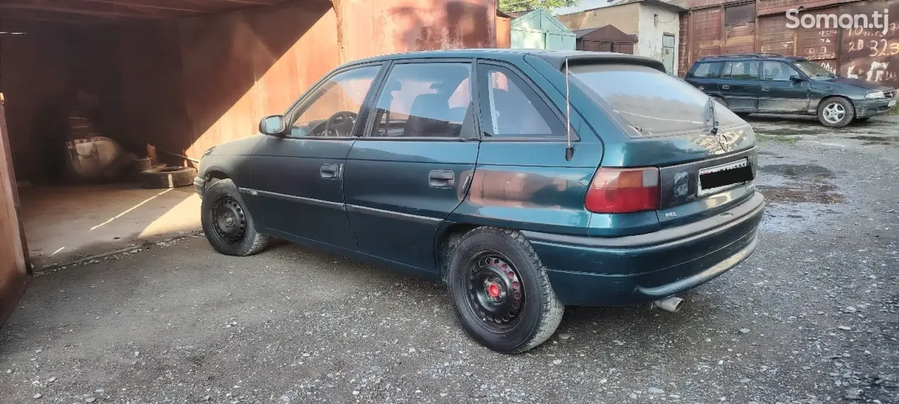 Opel Astra F 1995 · 1.6 MT