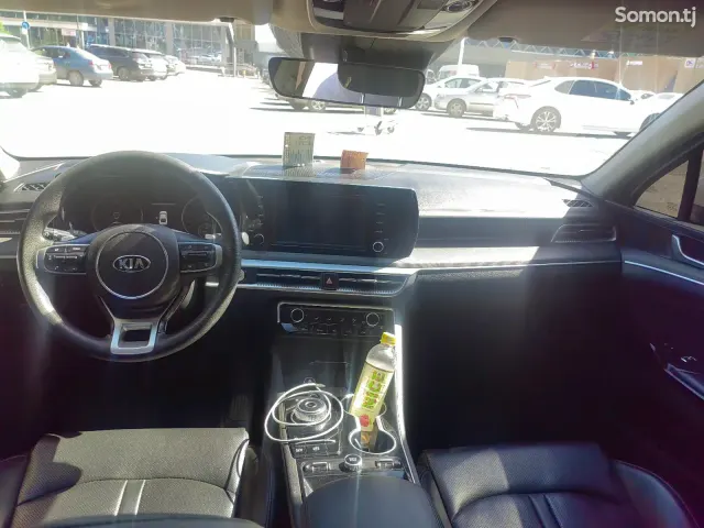 Kia K5 2021 · 2.0 AT