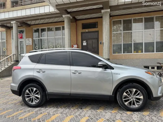 Toyota RAV 4 2017 · 2.5 AT