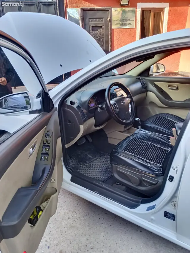 Hyundai Avante 2008 · 1.6 AT