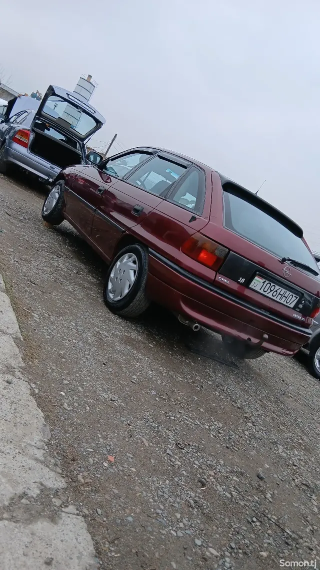 Opel Astra F 1997 · 1.6 MT