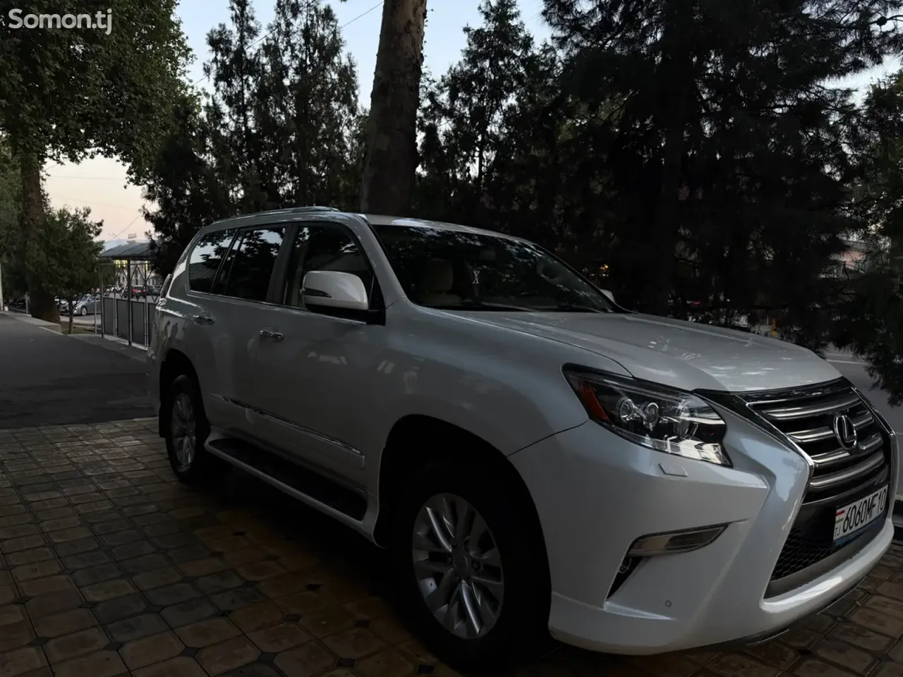 Lexus GX series 2016 · 4.6 AT
